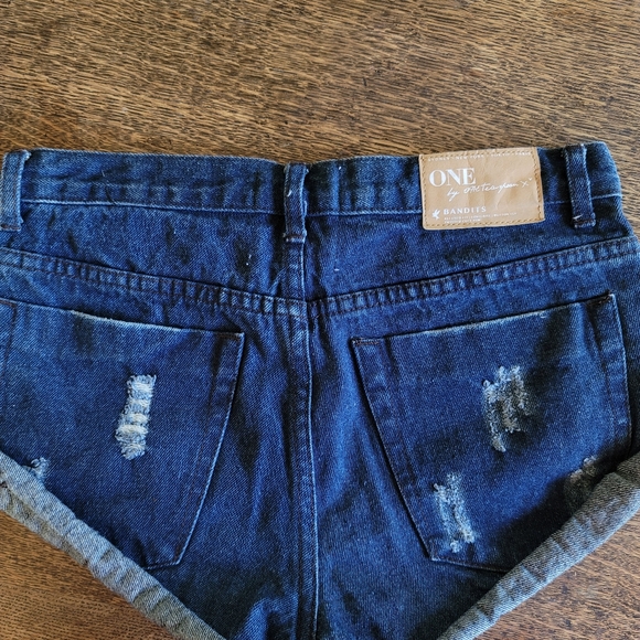 One Teaspoon Bandits Shorts - Picture 3 of 7